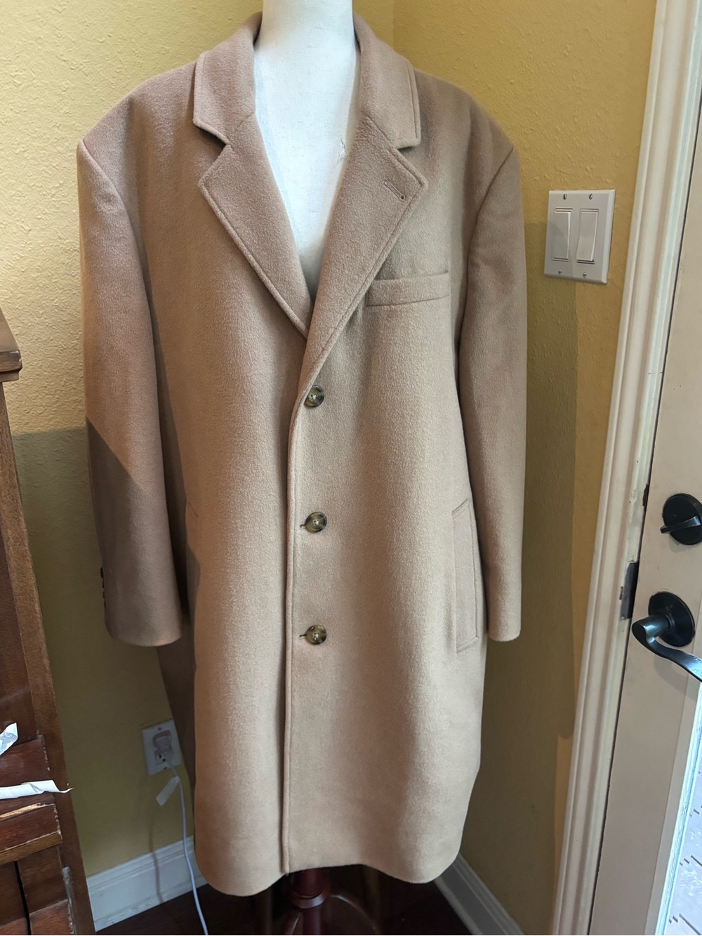London Fog Signature men’s coat. 50R.